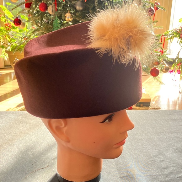 Elegant Brown Hat with Cream Accent - Picture 3 of 4